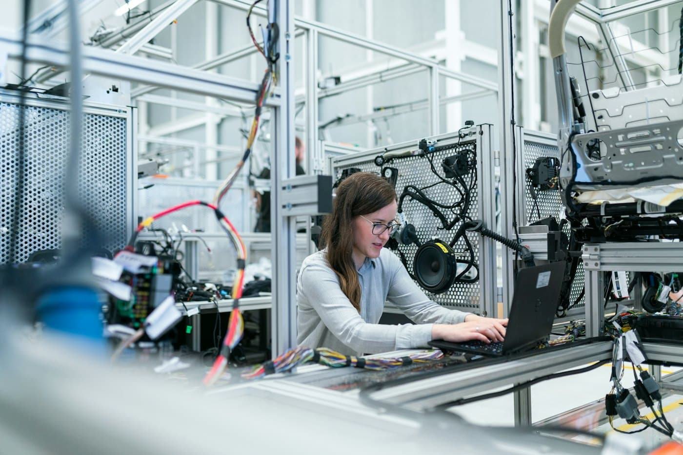 An engineer configuring a connected production line from a laptop.